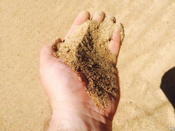 Купить песок для строительных работ в Кировске